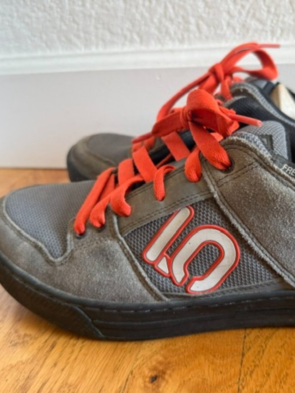Five Ten Freerider MTB Flat Pedal Shoes Gray Red Men's 11 Stealth Rubber
